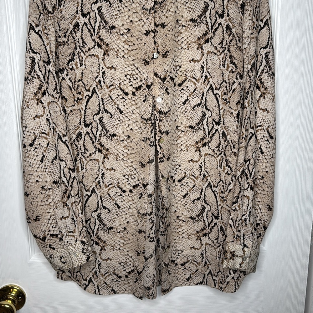 Rose & Olive Women’s Snakeskin Print Long Sleeve Button Down Blouse. Sz L Sheer - Picture 4 of 4